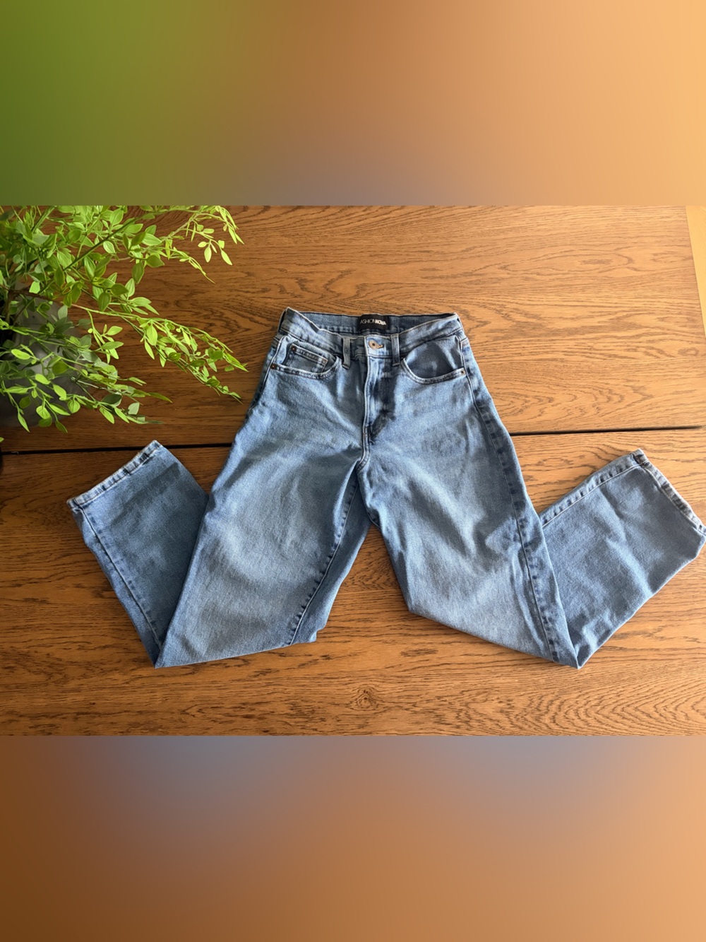 Light Wash High-Rise Straight Jeans Fashion Nova size 5 - Blue
